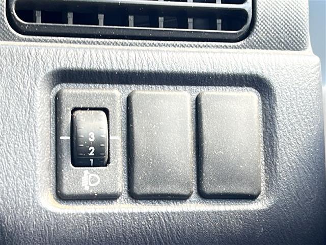 運転席操作部の画像です。店舗にて現車の確認もいただけますので、お電話で在庫のご確認の上是非ご来店くださいませ！！！ワクワクするクルマ選びをご提案します！