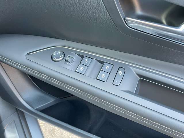運転席側ウィンドウコントロールスイッチ