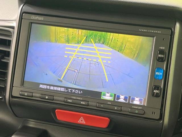 【バックカメラ】駐車時に後方がリアルタイム映像で確認できます。大型商業施設や立体駐車場での駐車時や、夜間のバック時に大活躍！運転スキルに関わらず、今や必須となった装備のひとつです！