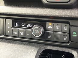 【シートヒーター】寒い日に重宝するシートヒーター！エアコンより早く温まってくれるので寒がりの人も安心ですね♪エアコンの温風は乾燥するから苦手、という方にもをおすすめです。