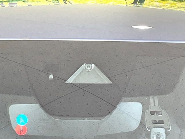 【スマートブレーキサポート】走行中に前方の車両等を認識し、衝突しそうな時は警報とブレーキで衝突回避と被害軽減をアシスト。より安全にドライブをお楽しみいただけます。