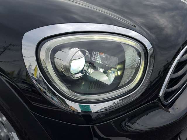 LEDヘッドライト。