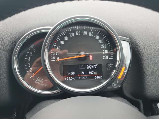 スピードメーター。