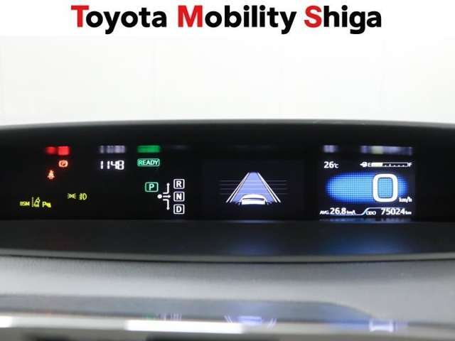 メ-タ-はダッシュパネル中央に配置されたセンタ-メ-タ-です。視線移動が少なく、疲れにくい明るく見やすいメ-タ-です。
