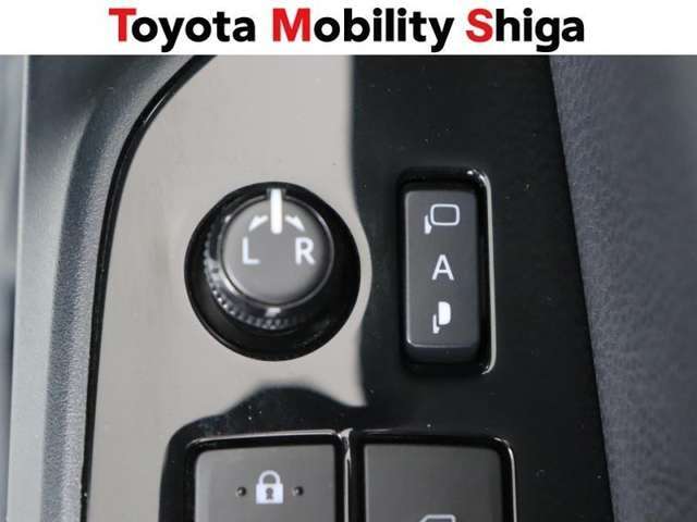 ドアの施錠・解錠と連動してドアミラーが開閉します。鍵の閉め忘れの確認にとても便利です♪