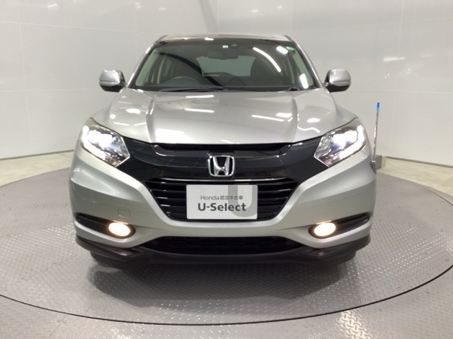 お客様に安全で快適なカーライフをお送りいただくために、中古車にも高いレベルの品質基準を設け、その基準に従って、全ての中古車について納車前整備を実施しています。