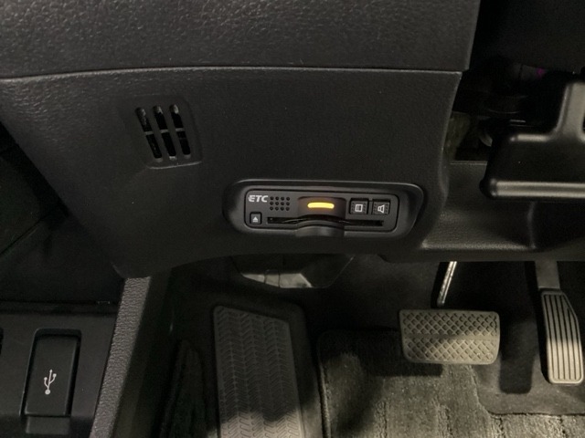 ビルトインタイプの【ETC】で見た目もスッキリ。高速道路の利用にとても便利です。