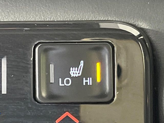 【シートヒーター】寒い日に重宝するシートヒーター！エアコンより早く温まってくれるので寒がりの人も安心ですね♪エアコンの温風は乾燥するから苦手、という方にもをおすすめです。