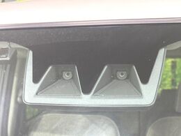 【スマートアシスト】走行中に前方の車両等を認識し、衝突しそうな時は警報とブレーキで衝突回避と被害軽減をアシスト。より安全にドライブをお楽しみいただけます。