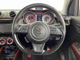 【ステアリング】軽い力で扱いやすいハンドルです。目立つ傷やスレなどなく綺麗な状態です！除菌プランいれていただくとさらに快適に！清潔なお車はお子様にも安心ですね！