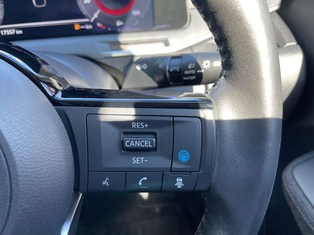 速度を決めて、前方車との車間を保ちながら走行できます　プロパイロットつきです