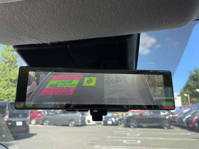 5人乗車時も後方を確認できます　スマートルームミラーつきです