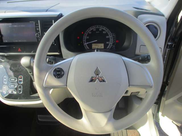 ハンドル周りです！ボタンの配置やメーターのイメージなどご覧ください♪♪