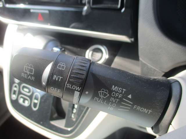 ハンドル周りです！ボタンの配置やメーターのイメージなどご覧ください♪♪