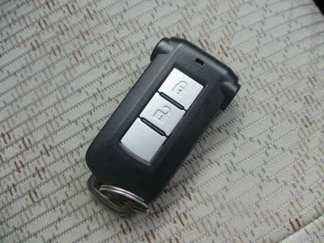 キーフリーなので、カギの持ち運びも楽々♪♪大きい荷物も持っていても開け閉め楽々です！！