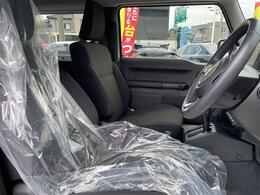【運転席】座り心地が良いシートなので長時間の運転でも快適にお過ごしいただけます。新品のフロアマットのご注文も可能です。掲載箇所以外にご希望の写真がございましたらお気軽にお問い合わせ下さい。