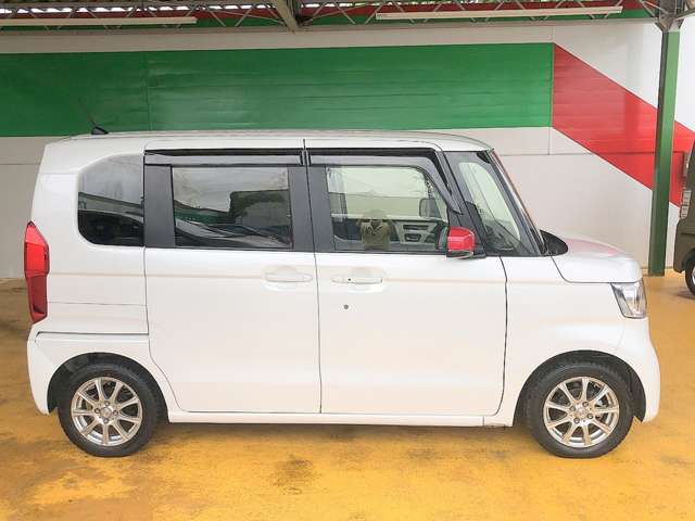 ホンダセンシング搭載車です！広い水平画角のフロントワイドビューカメラにより、側方まで幅広く検知します。前後のソナーセンサーでガラスも検知し駐車時などの安全も支援します。
