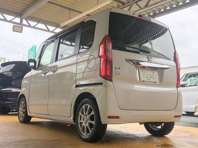 CVT車です。エンジン回転数と車速の関係を自由に設定できることから、エンジン出力を非常に効率よく活用でき、従来のATやMTにあった変速ショックを皆無にでき燃費面でも大きなメリットです！