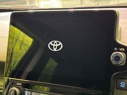 【10.5インチナビ】高級感とインパクトのある大画面ナビを装備。各種オーディオ操作はもちろん、スマホ連携もできる利便性の高いナビです♪