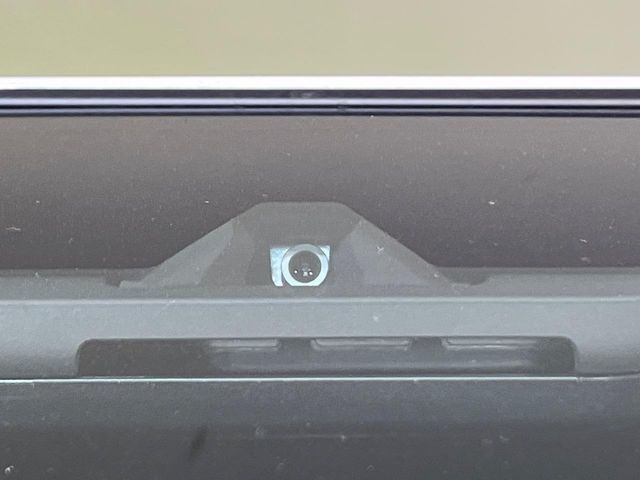 【トヨタセーフティセンス】走行中に前方の車両等を認識し、衝突しそうな時は警報とブレーキで衝突回避と被害軽減をアシスト。より安全にドライブをお楽しみいただけます。