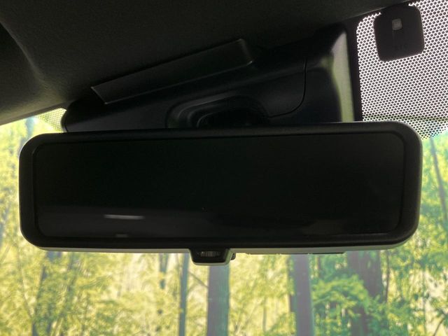【デジタルインナーミラー】後席の大きな荷物や同乗者で後方が確認しづらい時でも安心！カメラが撮影した車両後方の映像をルームミラー内に表示。クリアな視界で状況の確認が可能です！
