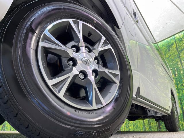 【純正15インチアルミホイール】外観にマッチした純正アルミホイールを装着しております。各種社外アルミホイールや、スタッドレスタイヤも取扱いしております。是非ご相談ください♪