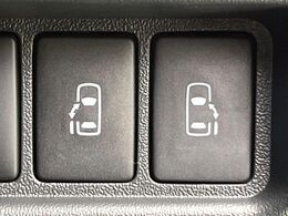【両側パワースライドドア】スマートキーや運転席のスイッチで後席両側スライドドアの開閉が可能♪電動だから力を入れてドアを開ける必要が無く、小さなお子様でも簡単に開け閉めでき快適です♪