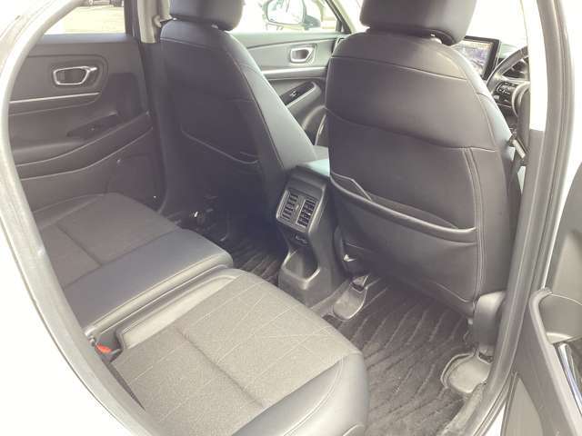 足元ゆったり、快適な後席スペース