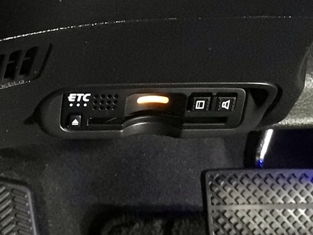 【ETC車載器】もはや必須アイテムのETCを搭載！高速道路のご利用時にとても便利！わずらわしい料金所での現金支払いが不要となりスムーズに通過できます♪