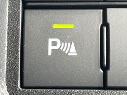 【コーナーセンサー】バンパーに付いたセンサーが障害物を検知！一定の距離に近づくとアラートで教えてくれます♪狭い駐車スペースや車庫入れ時も安心ですね☆