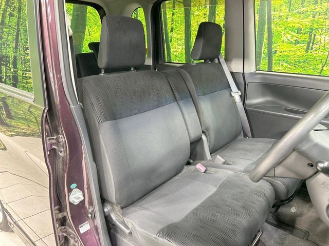 運転席まわりには十分なスペースがあり、大柄な方でもゆったり運転していただける環境です。