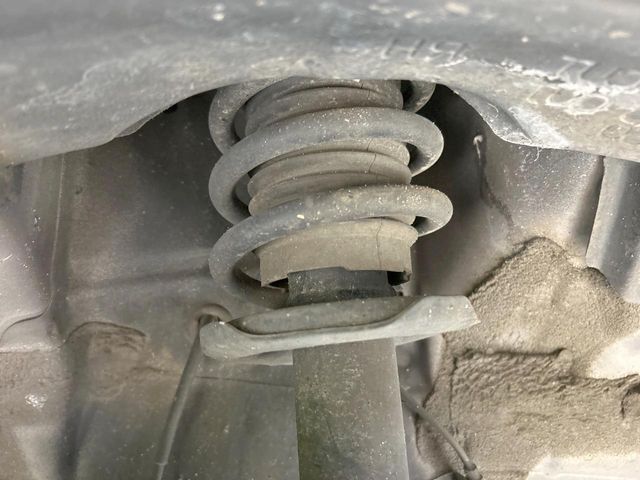 お車を安心してお乗りいただく為には、足回りの定期点検が欠かせません。サービスサポート（有償保証）では無料点検もご提供しており、安心のカーライフをお過ごしいただけるサポート体制が整っています。