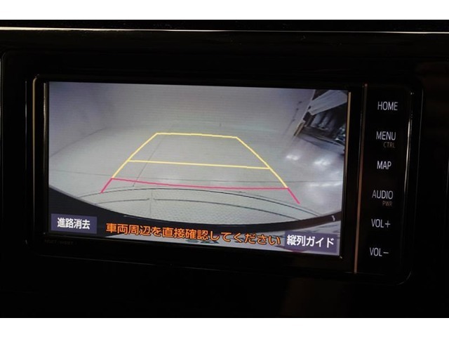 バックモニターがあれば車庫入れ時など、後ろが確認できて安心です。運転に自信がない方にはおすすめの装備です。ただし、バック時目視での確認も忘れずに。