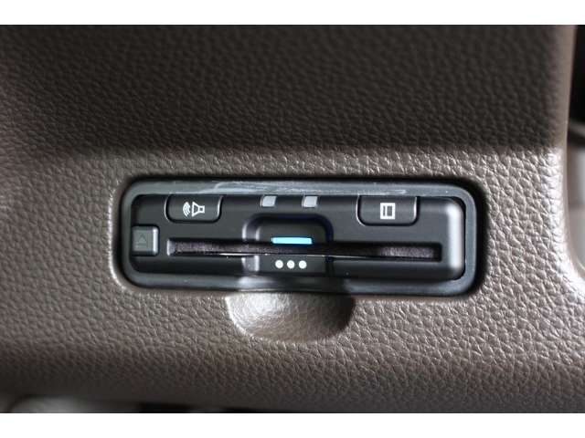 もちろんETC付きでビルトインタイプを装備！見た目もスマート♪高速道路の料金所も楽々通過