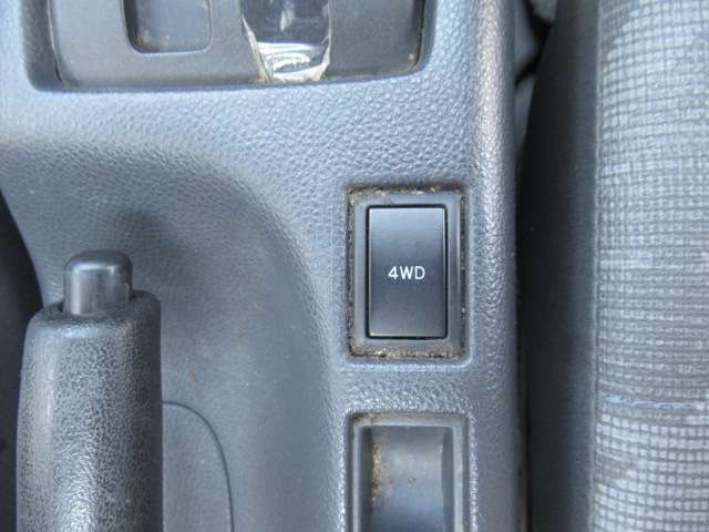 パートタイム4WD　切替スイッチ