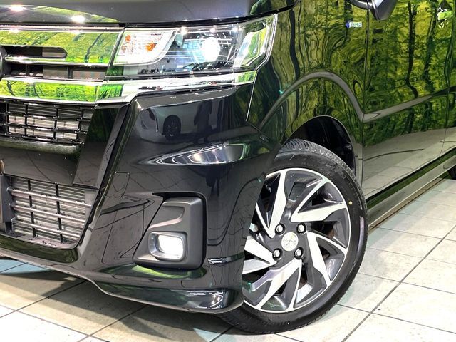 【LEDヘッドライト】悪天候や夜間走行時も良好な視界を確保し安心して運転できる高輝度LEDヘッドライトを装備！点灯速度が早く、消費電力も抑えられています。