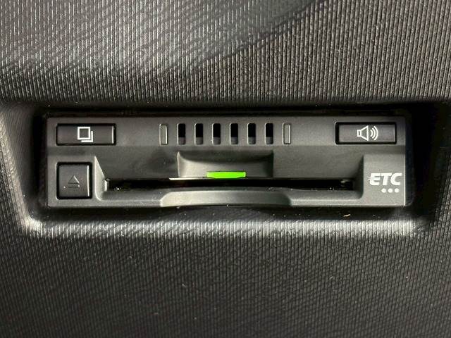 【ETC車載器】を装備しておりますので、ご納車直後からの遠距離ドライブも可能です。土日の利用料金の割引や、朝夕の通行料金を割引料金で高速道路をお楽しみいただけます。