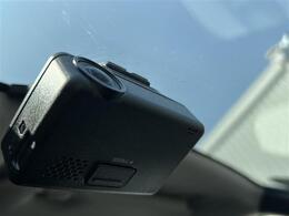 【ドライブレコーダー】運転中の記録を残します。事故などを起こした起こされた時の証拠を残します。映像を保存するにはSDカードが必要となります。