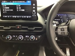 ホンダ純正メモリーナビ搭載なので、遠方へのドライブもお任せ下さい！ステアリング左手側にオーディオ関連のコントロールスイッチを配置しています。操作時は視線を逸らすことなく運転に集中できます