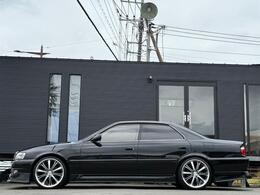 サイドショットもキマってます！車高調でローダウンされているので、このまま乗るも良し、下げるも良しな一台です！