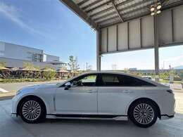 ご購入して頂いた車両は、ご納車前に、しっかり点検・整備してからの、ご納車になります。点検箇所は、エンジンオイル交換・ワイパーゴム・ブレーキ点検・調整・その他を確認のうえ、ご納車いたします。