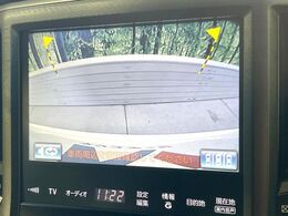 【バックカメラ】駐車時に後方がリアルタイム映像で確認できます。大型商業施設や立体駐車場での駐車時や、夜間のバック時に大活躍！運転スキルに関わらず、今や必須となった装備のひとつです！