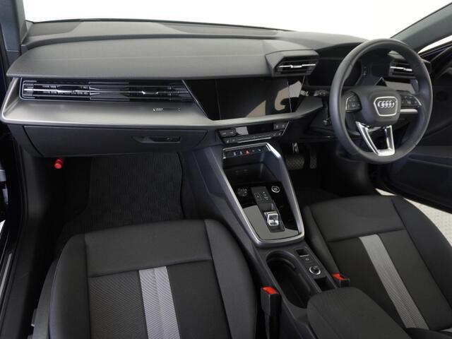 Audiのインテリアはエクステリア同様、優れたデザイン性とクオリティ、そして機能性を兼ね備えております。