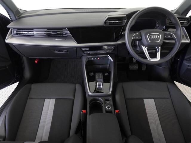 Audiのインテリアはエクステリア同様、優れたデザイン性とクオリティ、そして機能性を兼ね備えております。