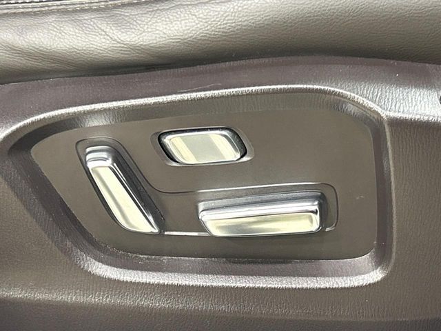 【パワーシート】スイッチ一つで簡単にシートの微調整が可能！電動だから力もいりません！快適なシートポジションにセットして、快適なドライブをお楽しみください。