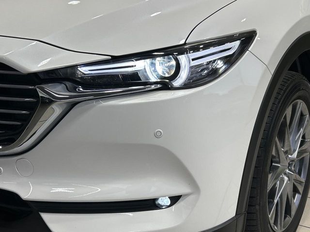 【LEDヘッドライト】悪天候や夜間走行時も良好な視界を確保し安心して運転できる高輝度LEDヘッドライトを装備！点灯速度が早く、消費電力も抑えられています。