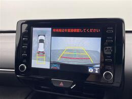 【パノラミックビューモニター】クルマを真上から見下ろした視点で駐車をサポートします！クルマの斜め後ろや真横など、いち早く障害物に気が付くことができます。