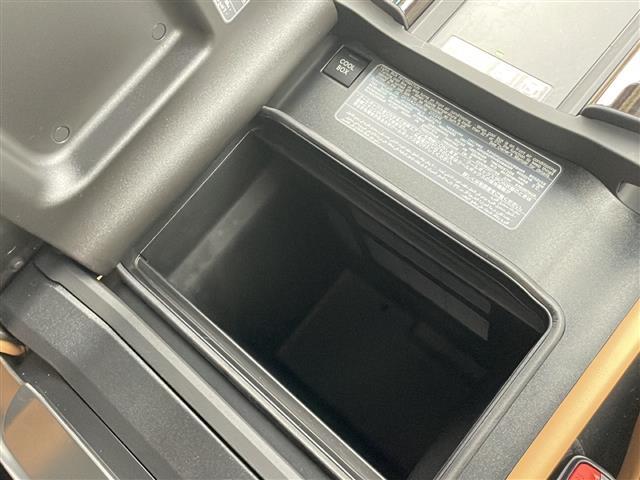 【フロアマット】ニオイが気になる方は消臭効果のある内装クリーニングオプションがおすすめです！またオプションパーツのご用意もありますので、自分だけのオリジナルの車内空間をお創りいただけます！