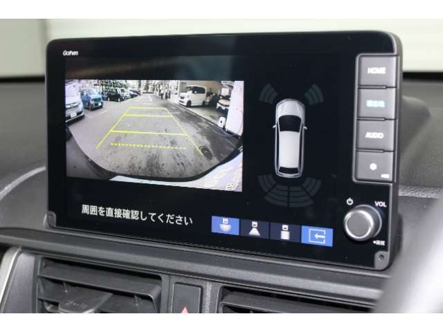 バックカメラで車庫入れの際もサポートします