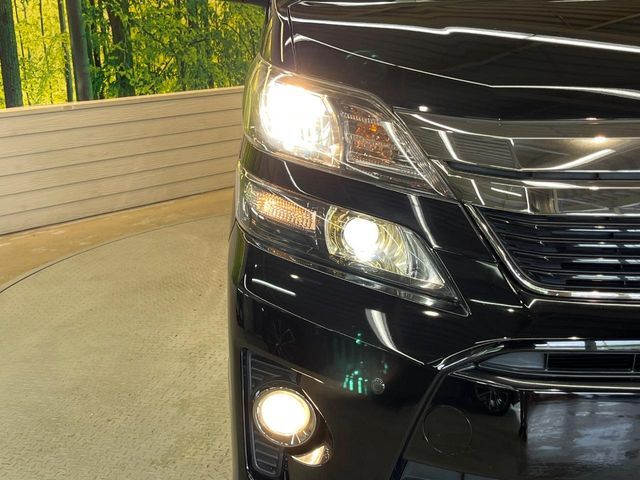 【HIDヘッドライト】非常に明るく前方を照らしてくれるので、悪天候や夜間の走行時も視界良好で安心してお乗りいただけます。